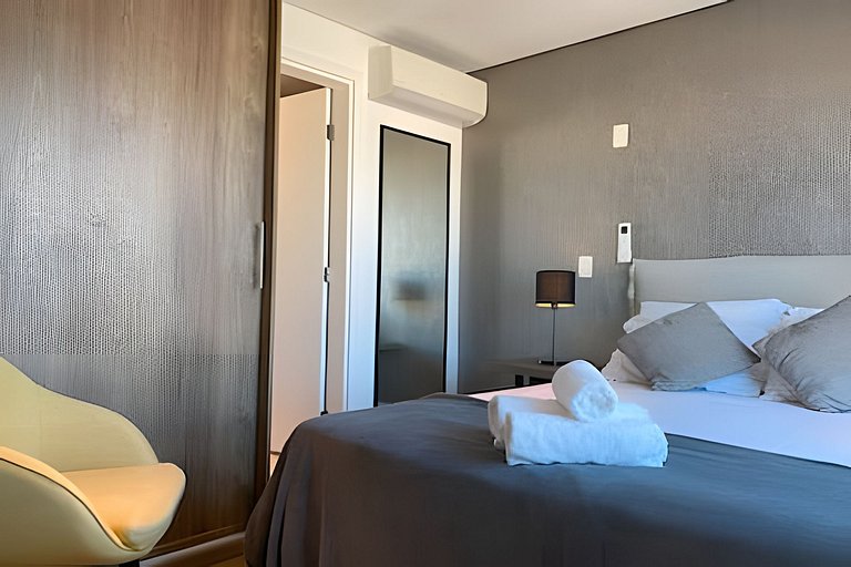 Apê c/ vista de cinema em frente shopping e Hilton - Apto155