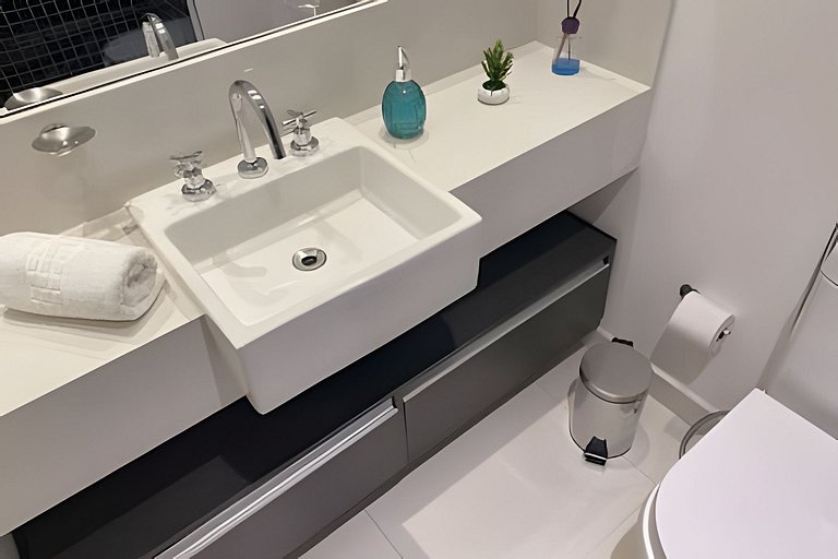 Apê c/ vista de cinema em frente shopping e Hilton - Apto155