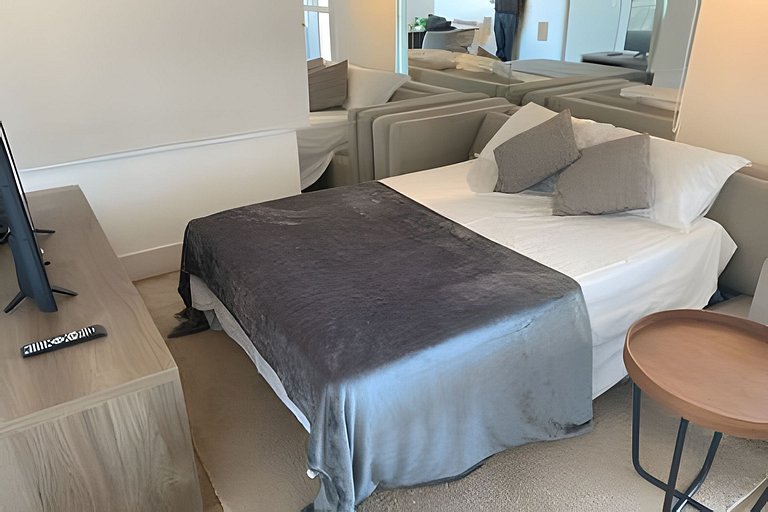 Apê c/ vista de cinema em frente shopping e Hilton - Apto155