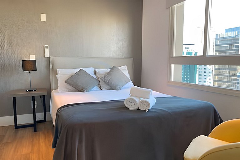 Apê c/ vista de cinema em frente shopping e Hilton - Apto155