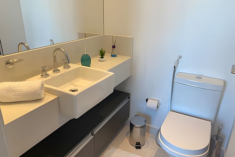 Apê c/ vista de cinema em frente shopping e Hilton - Apto155