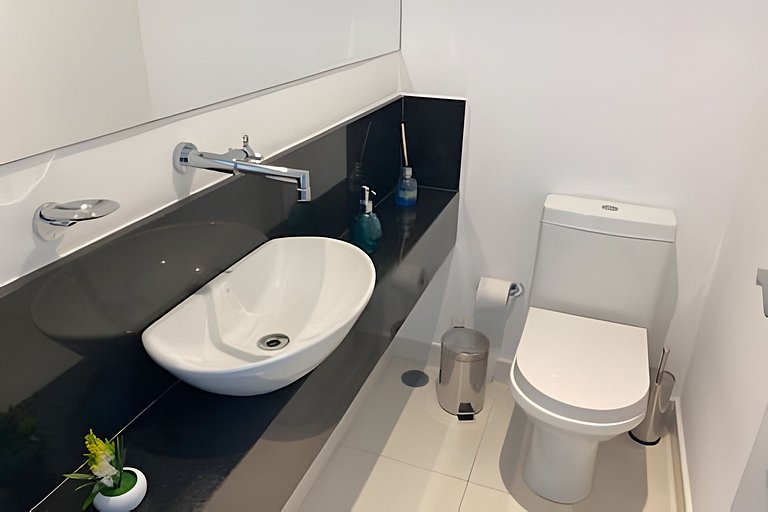 Apê c/ vista de cinema em frente shopping e Hilton - Apto155