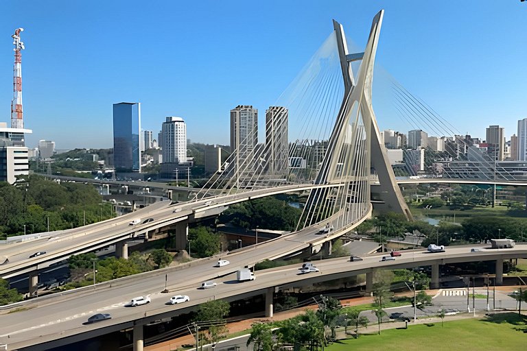 Apê c/ vista de cinema em frente shopping e Hilton