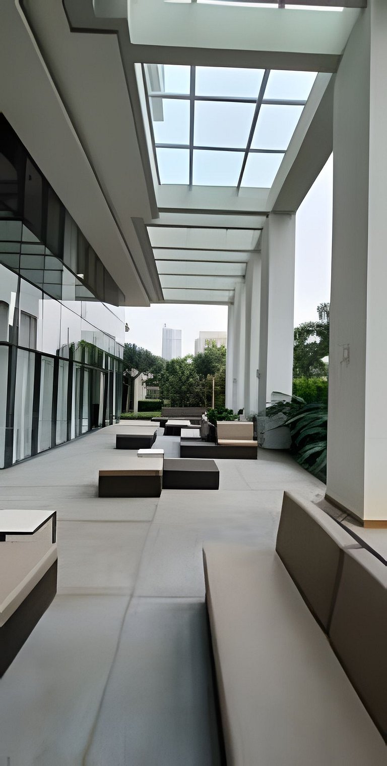 Apê c/ vista de cinema em frente shopping e Hilton - Apto155