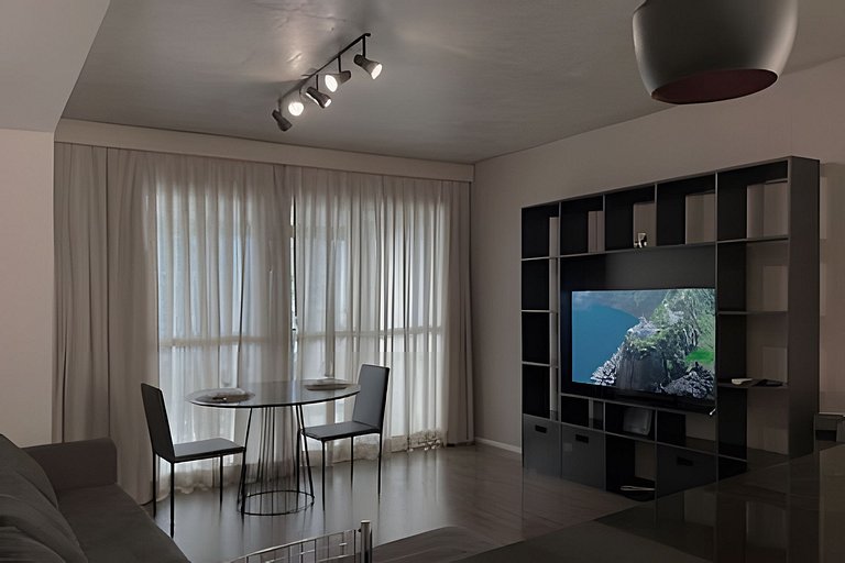 Apto alto padrão c/ Linda Vista em frente o Hilton