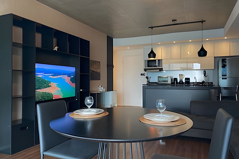 Apto alto padrão c/ Linda Vista em frente o Hilton