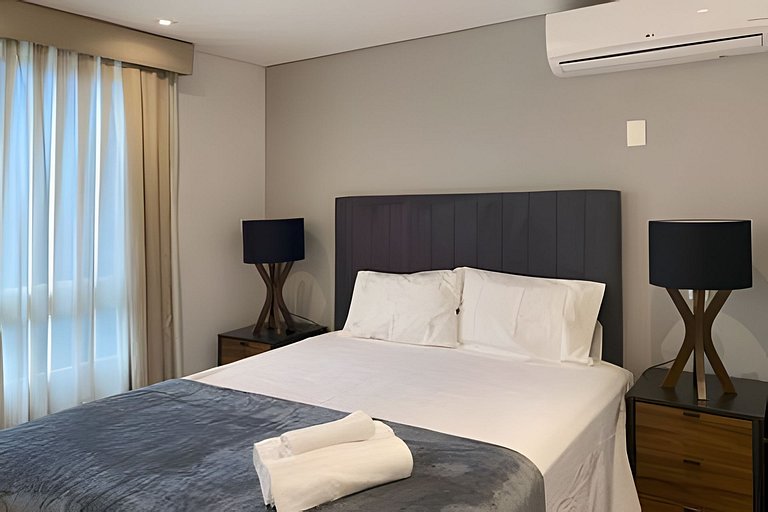 Apto alto padrão c/ Linda Vista em frente o Hilton