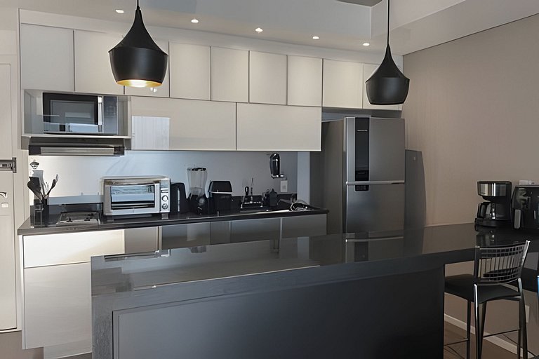 Apto alto padrão c/ Linda Vista em frente o Hilton