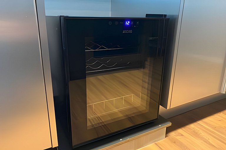 Apto alto padrão c/ Linda Vista em frente o Hilton