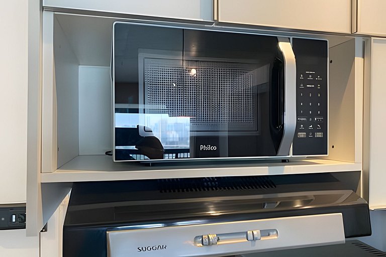 Apto alto padrão c/ Linda Vista em frente o Hilton