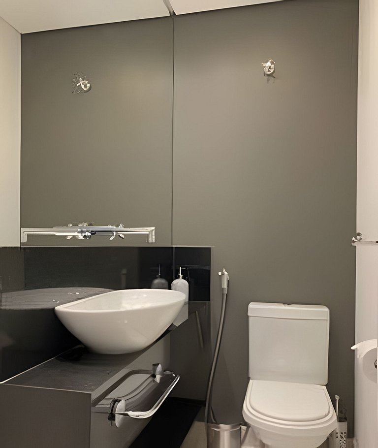 Apto alto padrão c/ Linda Vista em frente o Hilton