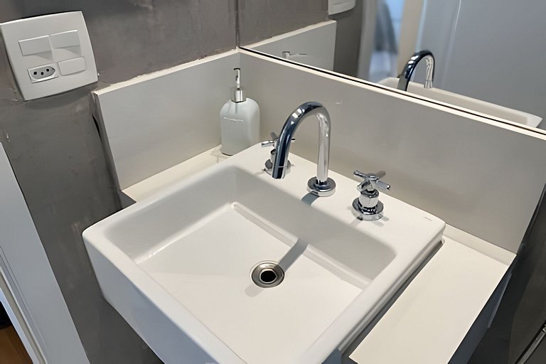 Apto alto padrão c/ Linda Vista em frente o Hilton