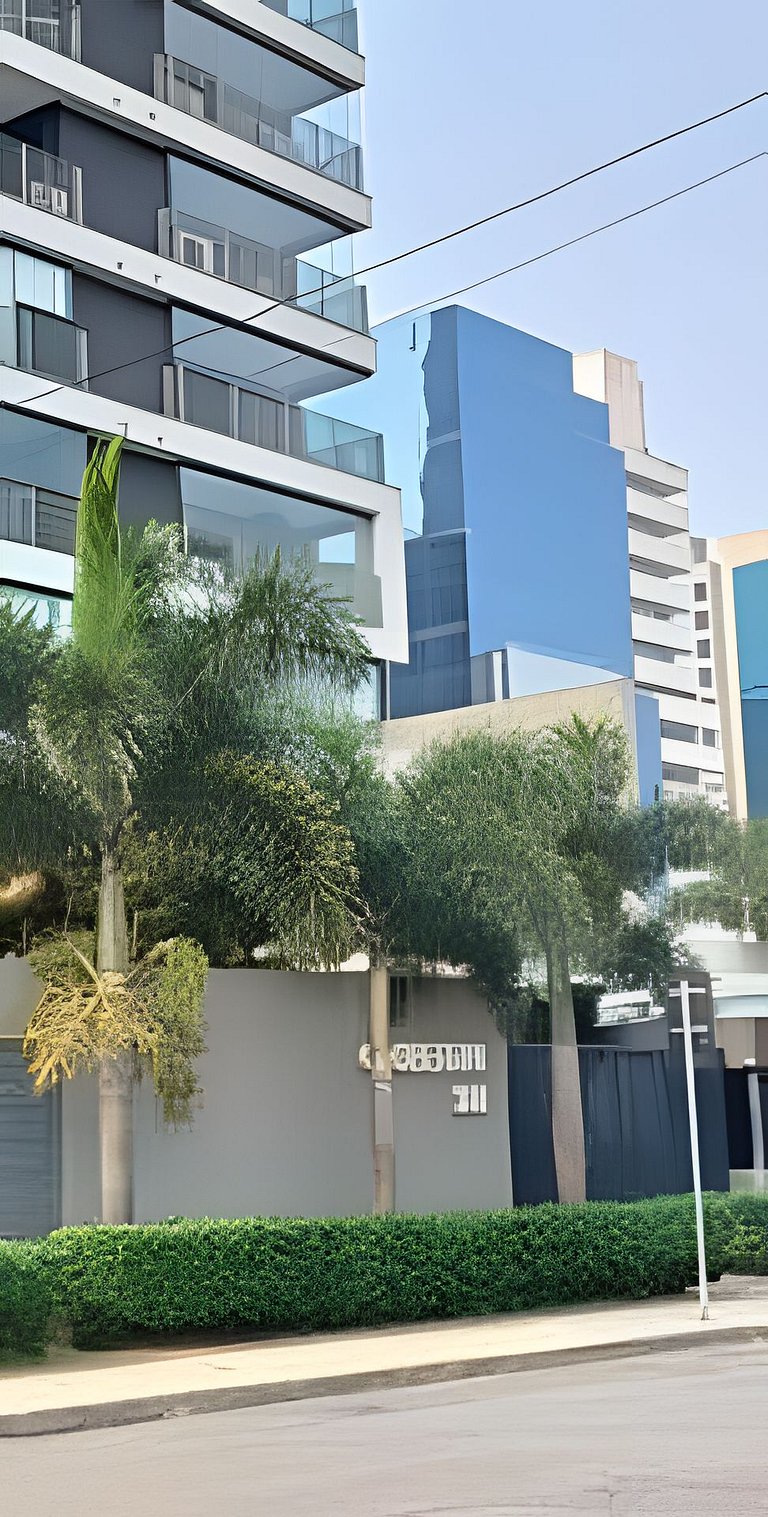 Apto alto padrão c/ Linda Vista em frente o Hilton